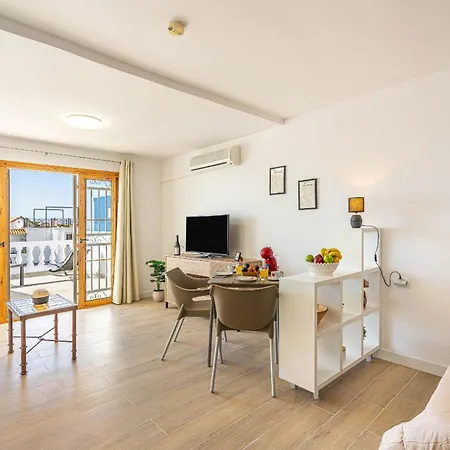 Апартаменты Port Royale Cristianos Holidays Лос Кристианос