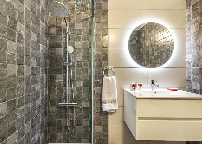 Port Royale Cristianos Holidays * Los Cristianos (Tenerife)